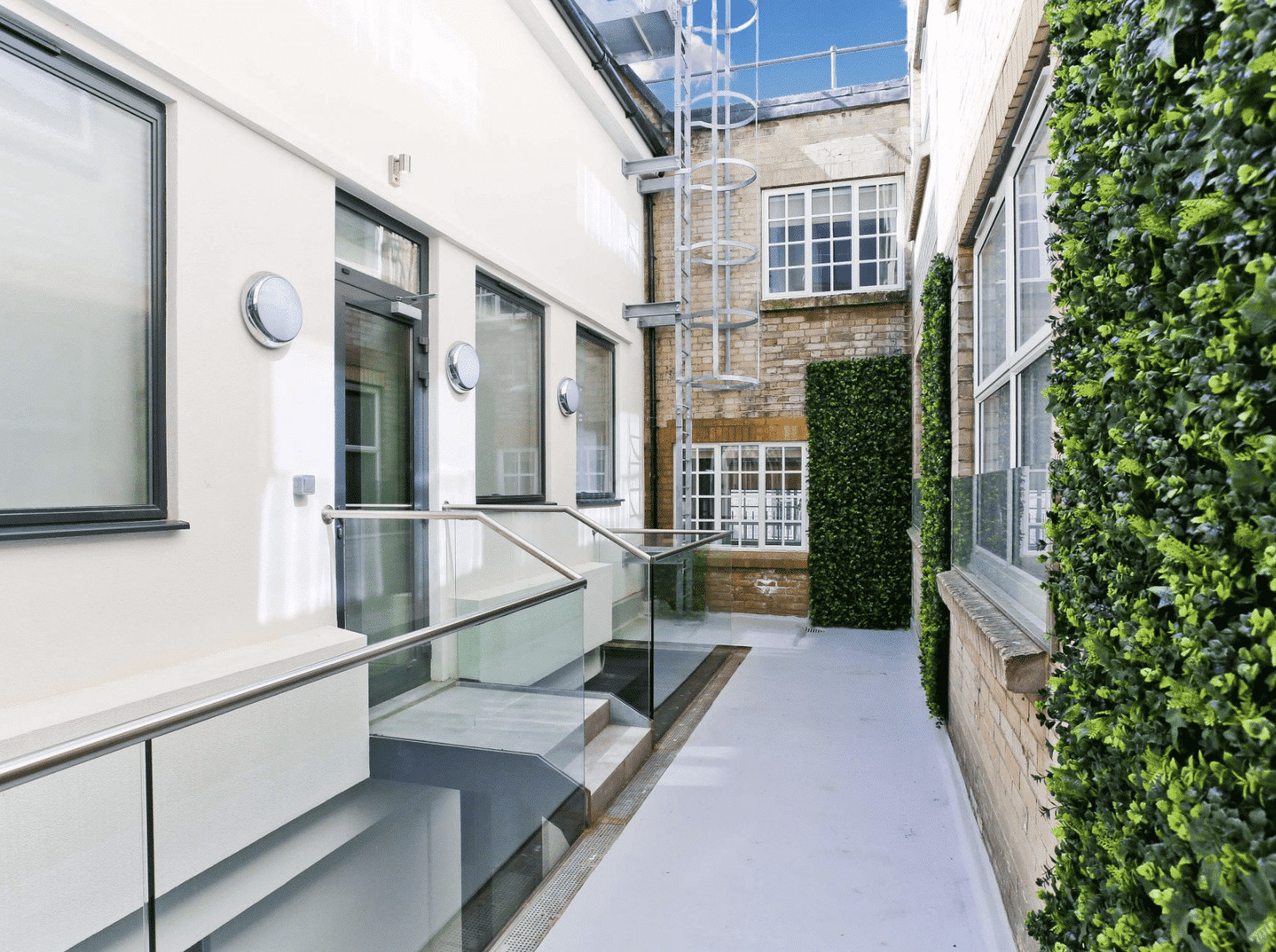 Buckingham Gate Landing