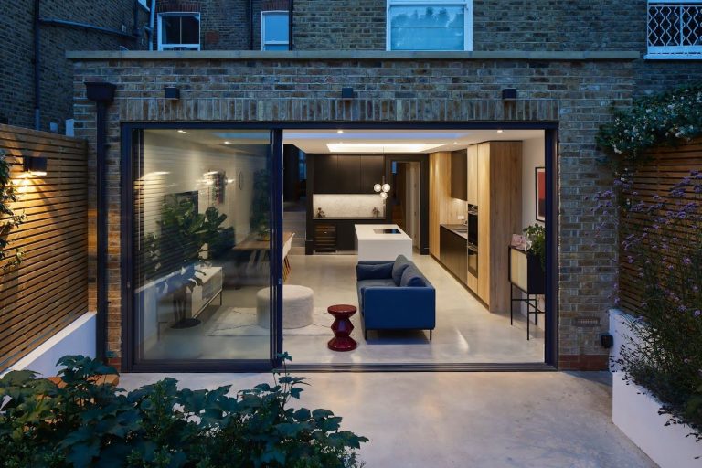 Stylish Modern Residential Architecture in Barnes