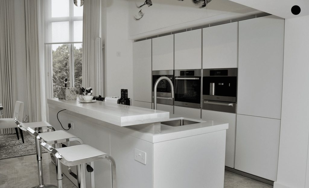 Hyde Park Gate Kitchen, Showcasing Modern Design and Functional Layouts with Luxurious Finishes