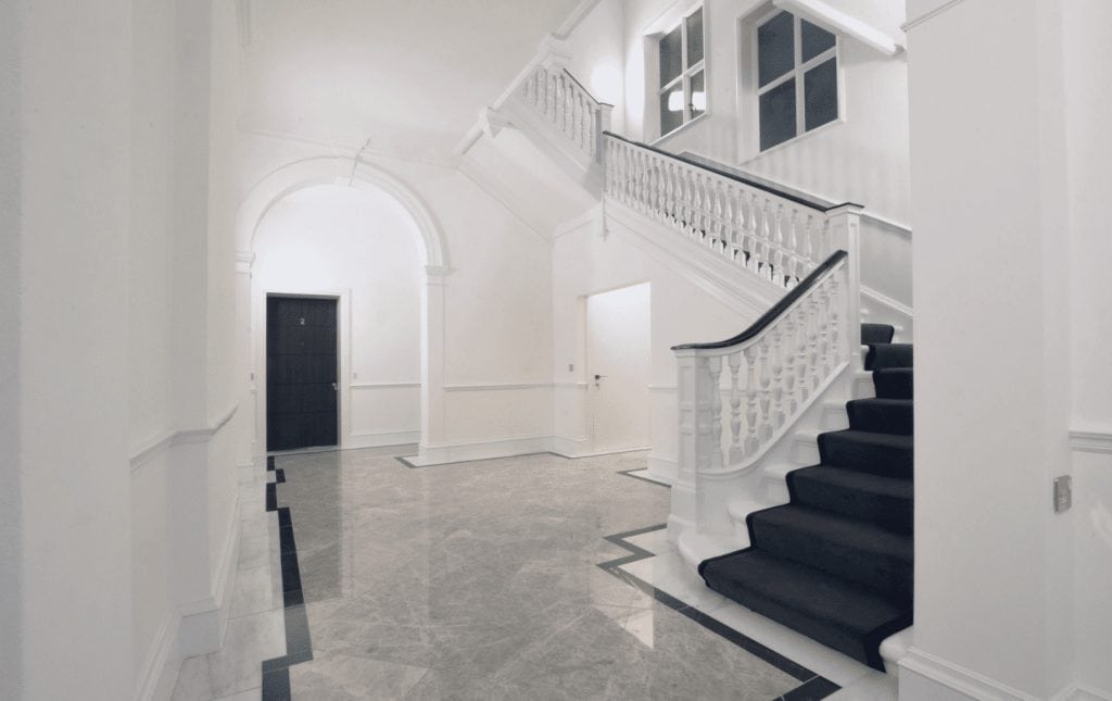 Mayfair Hallway Architecture on Green Street, Showcasing Elegant Design and Modern Aesthetics