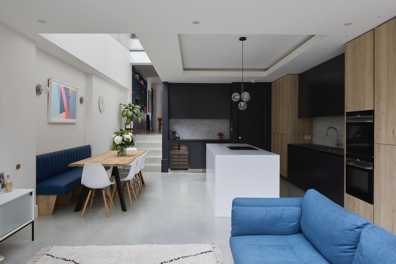 Open-Plan Residential Living Space in Battersea, Showcasing Modern Aesthetics and Spacious Design